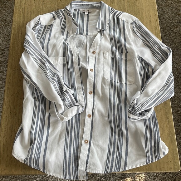 White and blue striped blouse - Picture 1 of 1